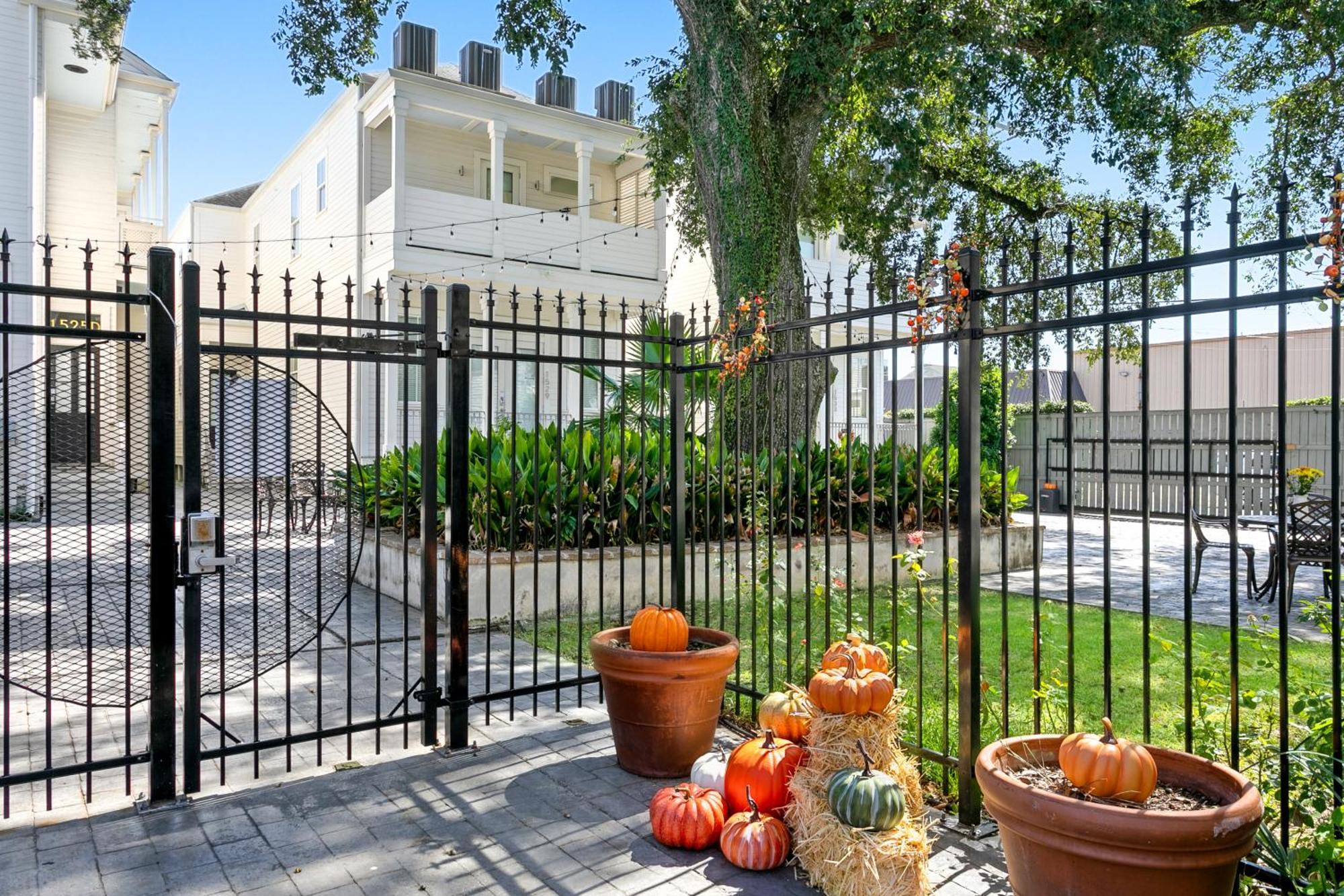 Modern 2BR on Carondelet by Hosteeva Lejlighed New Orleans Eksteriør billede