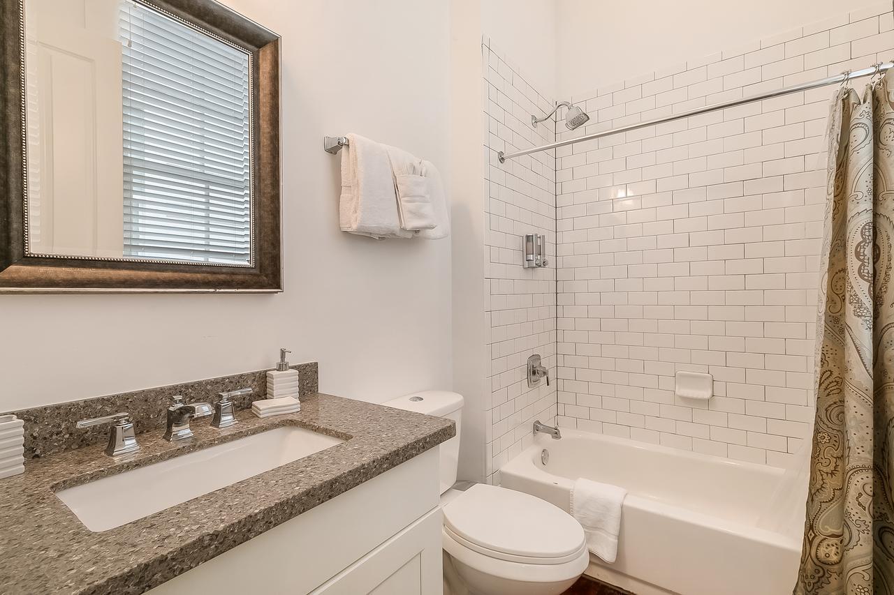 Modern 2BR on Carondelet by Hosteeva Lejlighed New Orleans Eksteriør billede