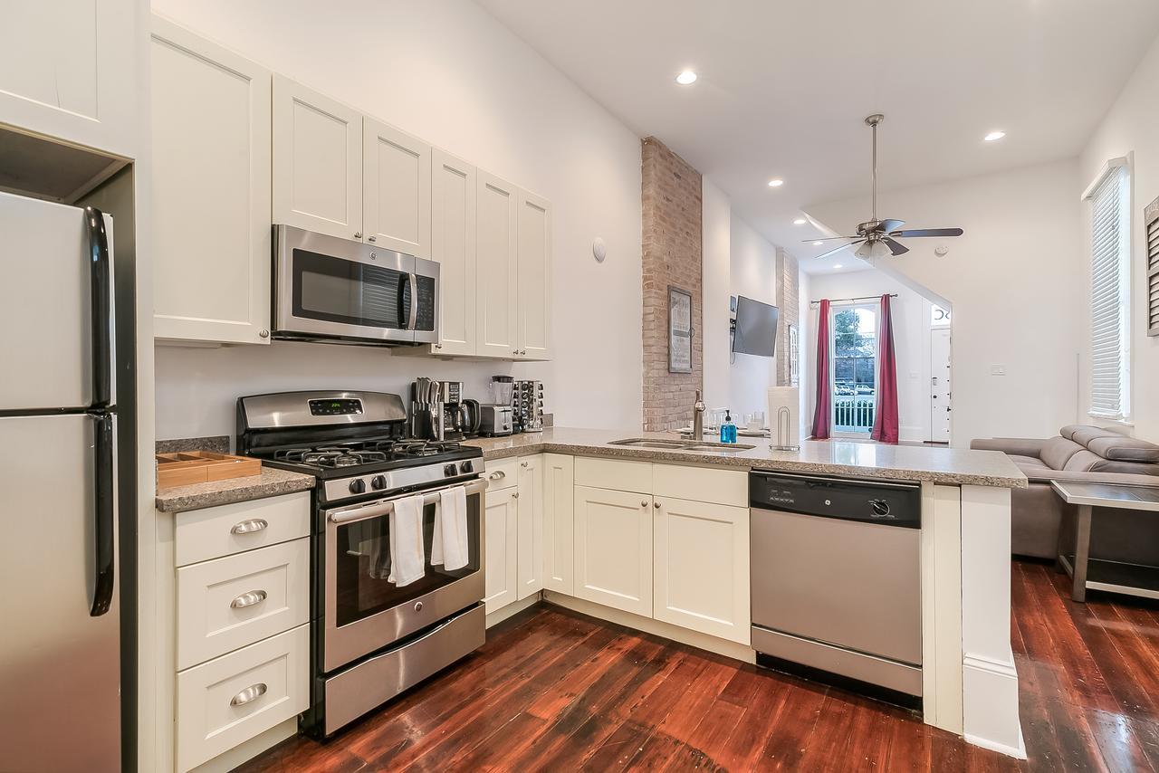 Modern 2BR on Carondelet by Hosteeva Lejlighed New Orleans Eksteriør billede