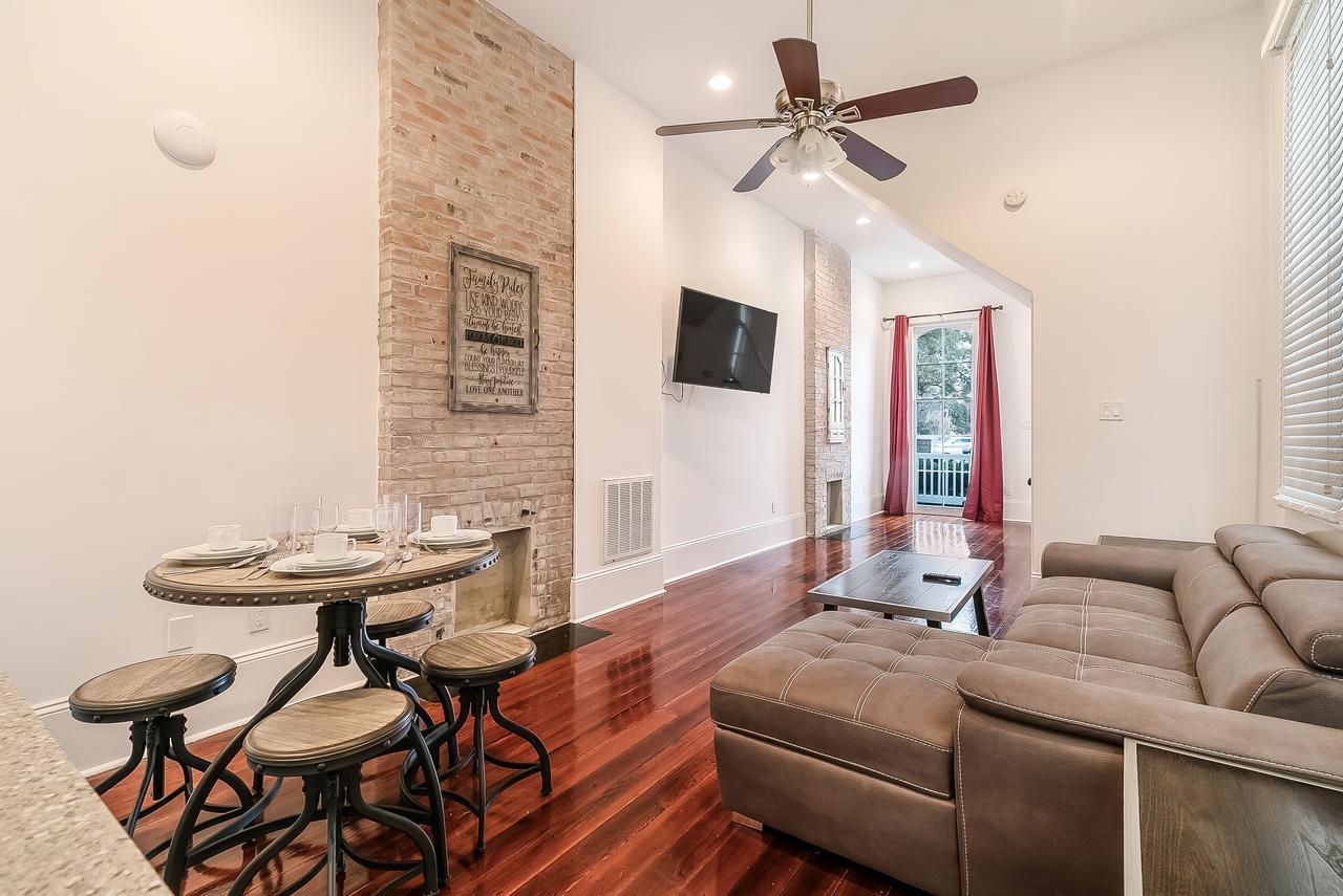 Modern 2BR on Carondelet by Hosteeva Lejlighed New Orleans Eksteriør billede